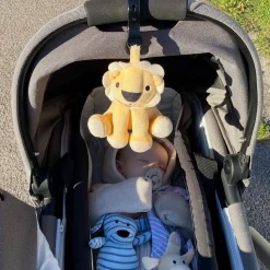 Geggamoja Mjukisdjur Och Doddi|Till Vagnen<Barnvagnsleksak Gul Lejon