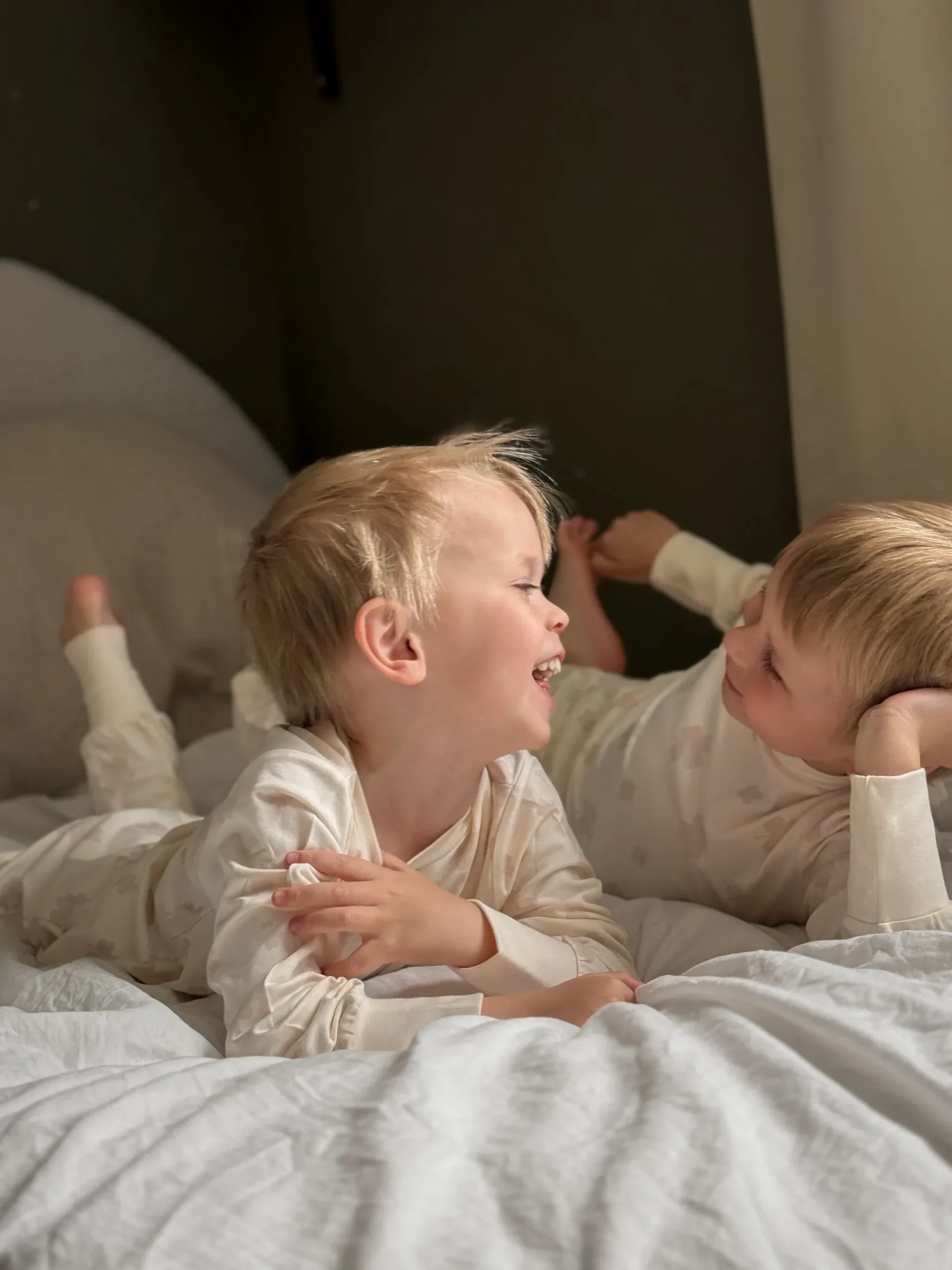 Barn Geggamoja Pyjamas Tvådelad|Bambukläder<Pyjamas tvådelad Bambu Klöver Beige