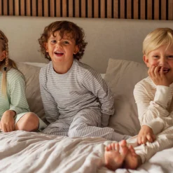 Barn Geggamoja Pyjamas Tvådelad|Bambukläder<Tvådelad Pyjamas Bambu Classic Grå/Vit