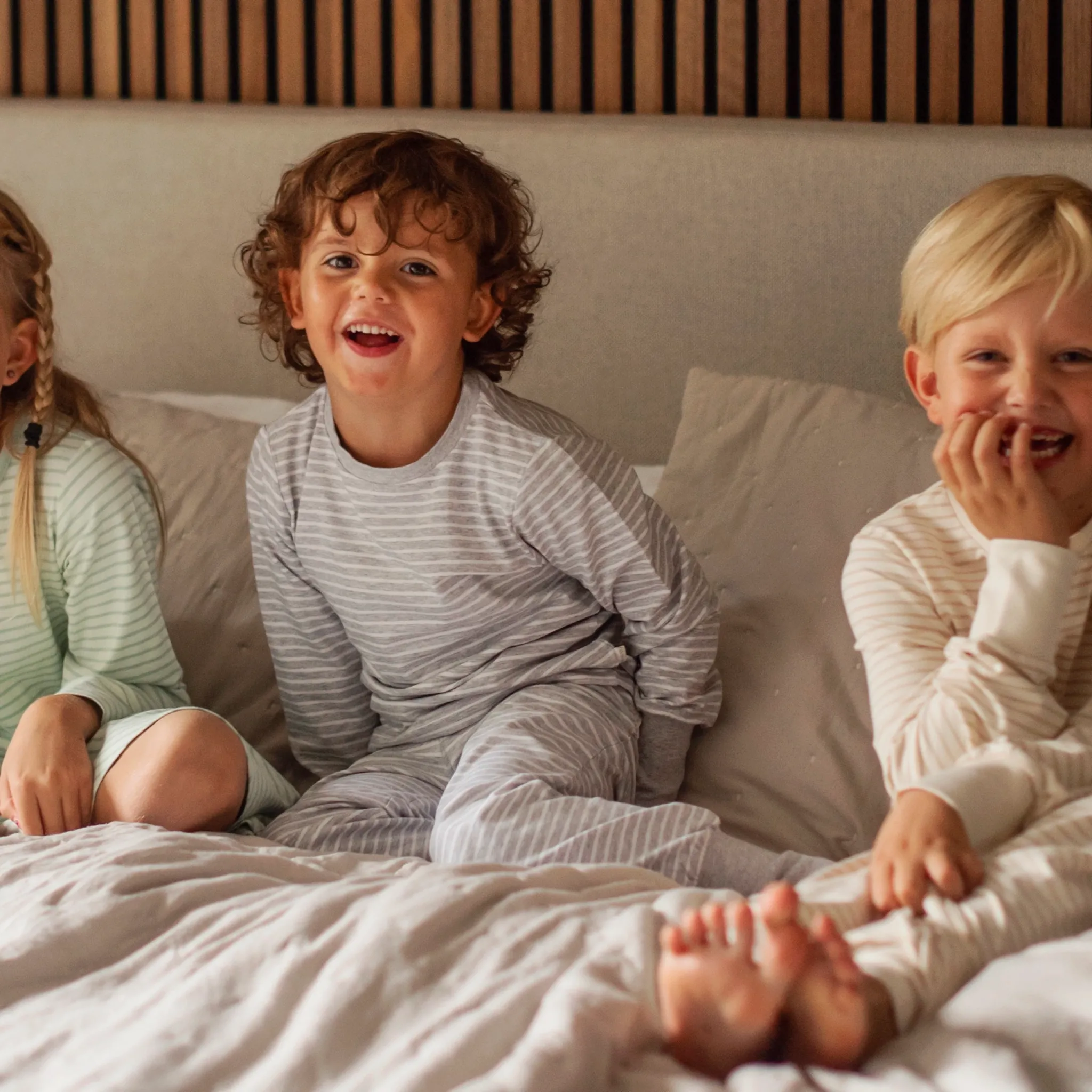 Barn Geggamoja Pyjamas Tvådelad|Bambukläder<Tvådelad Pyjamas Bambu Classic Grå/Vit